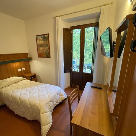 Hotel Rifugio La Foresta วัลลอมโบรซา ภายนอก รูปภาพ