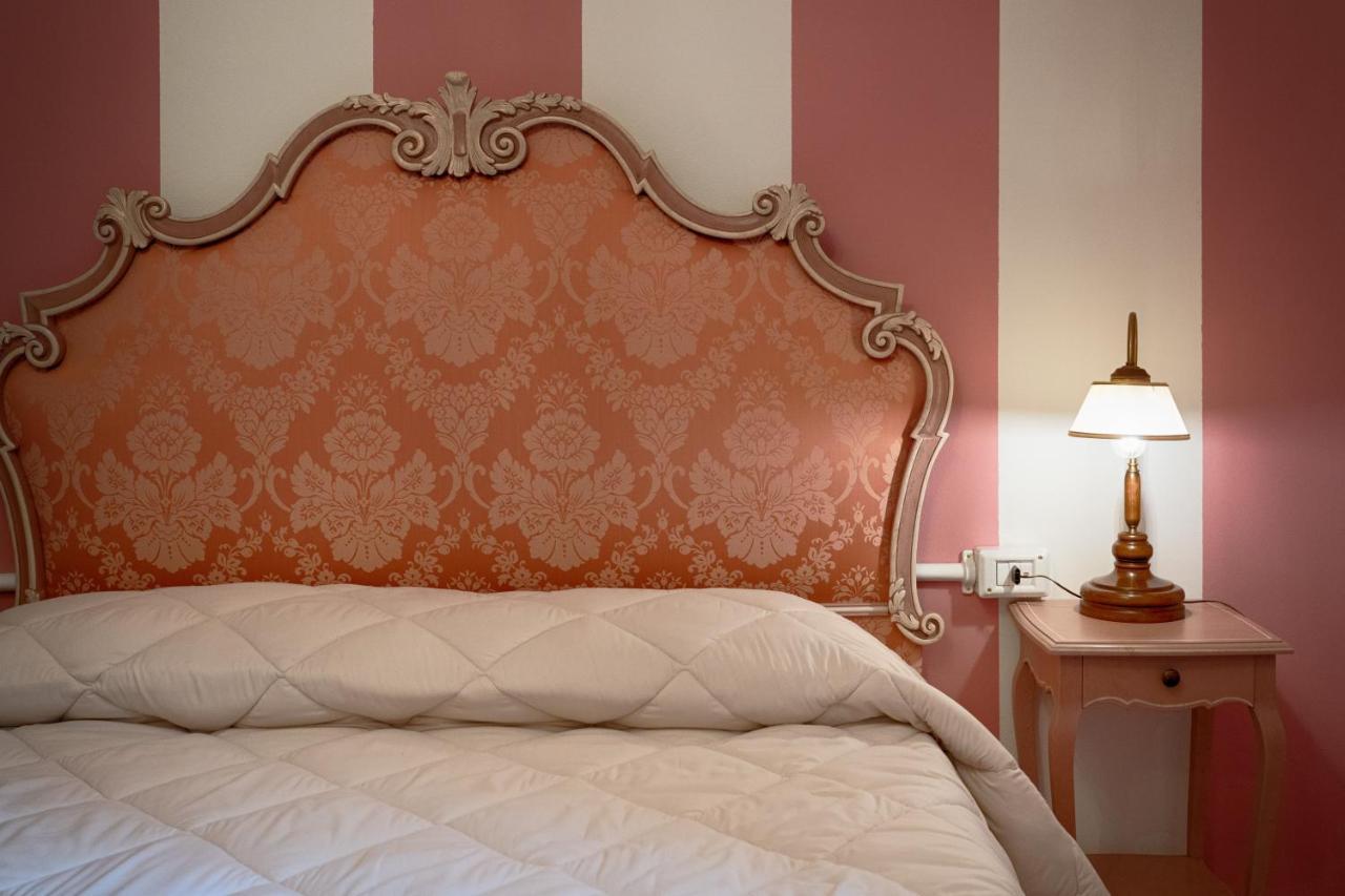 Hotel Rifugio La Foresta วัลลอมโบรซา ภายนอก รูปภาพ