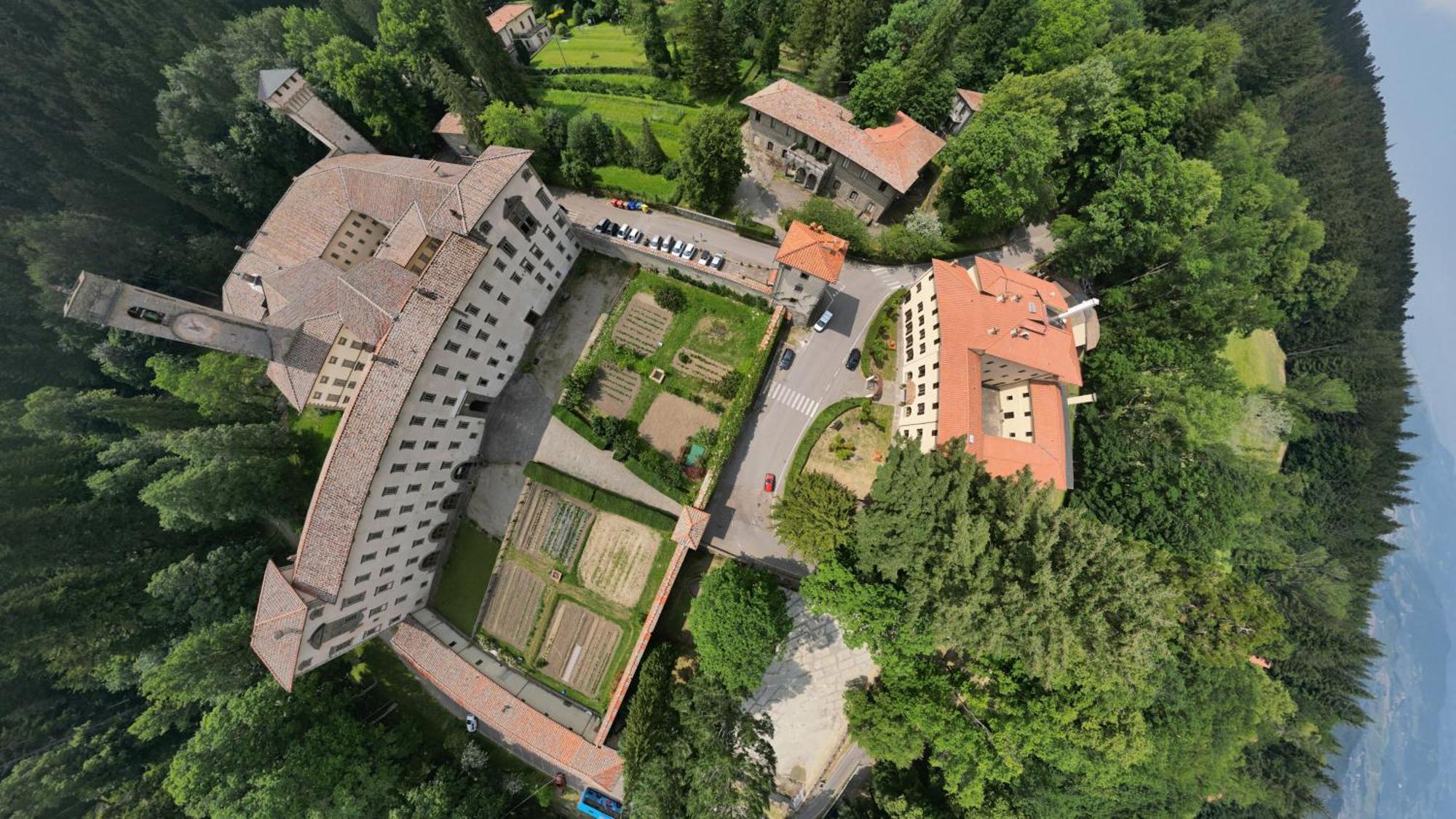 Hotel Rifugio La Foresta วัลลอมโบรซา ภายนอก รูปภาพ